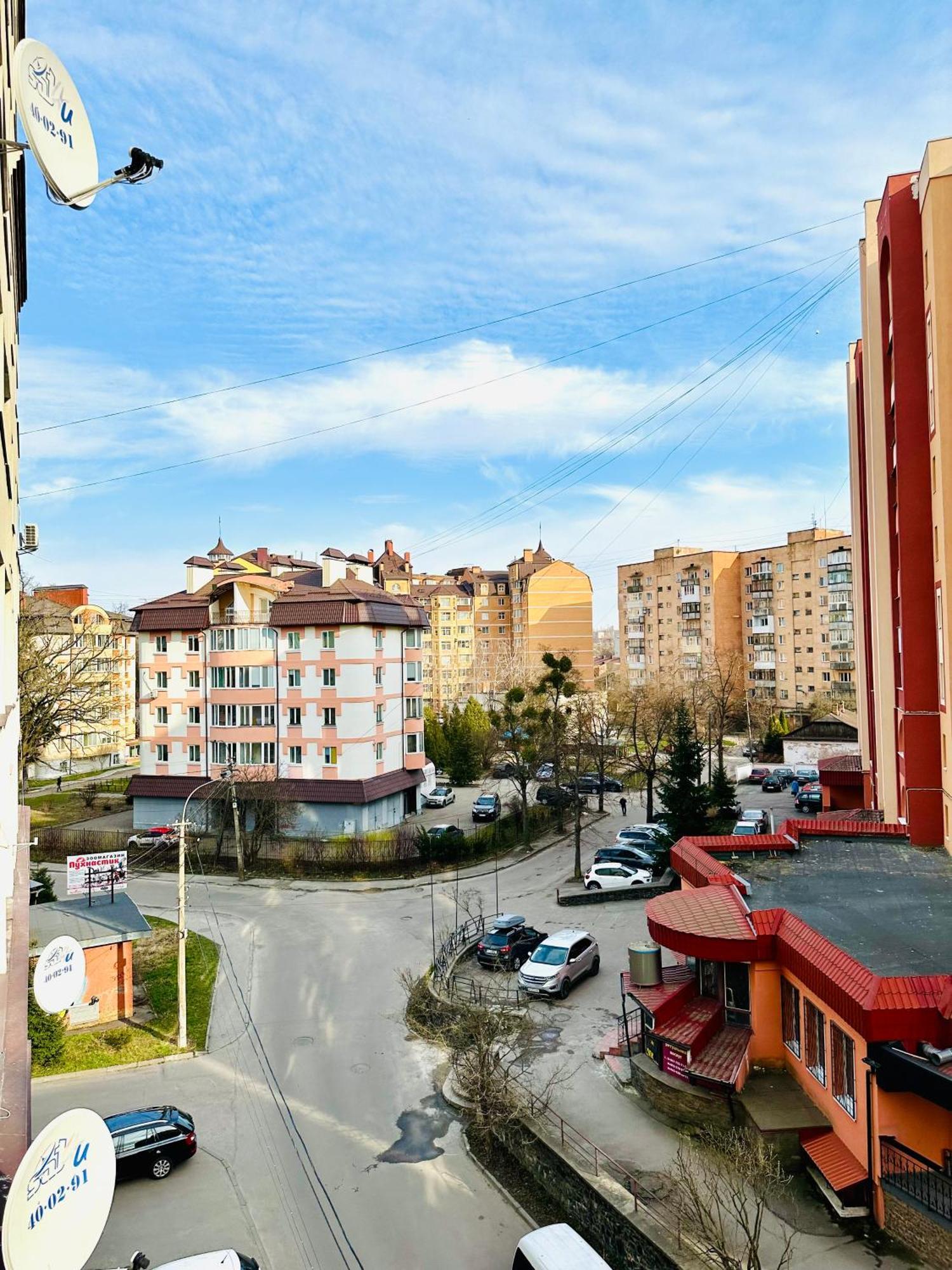 Apartments With A Coffee Machine In The City Center, Near A Park And Zlata Plaza リウネ エクステリア 写真