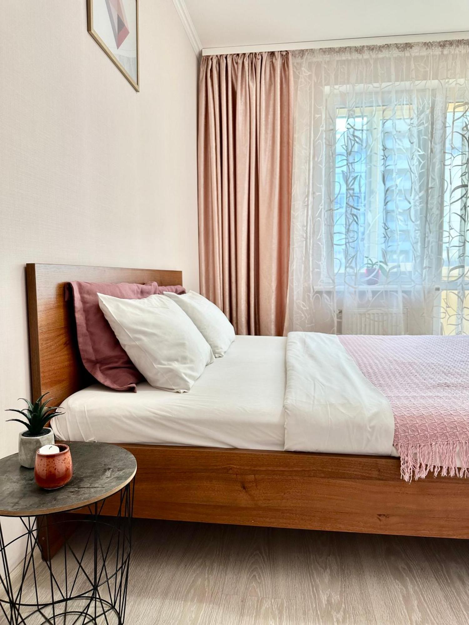 Apartments With A Coffee Machine In The City Center, Near A Park And Zlata Plaza リウネ エクステリア 写真