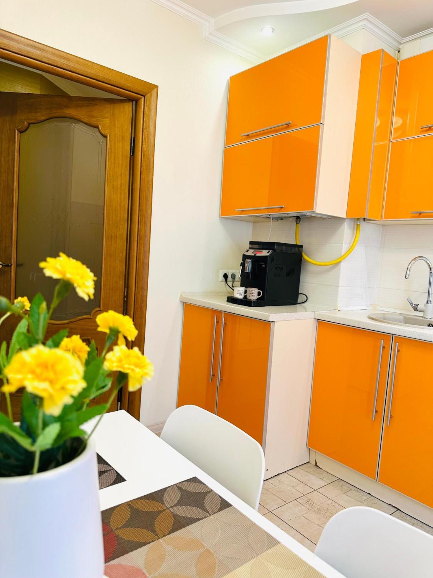 Apartments With A Coffee Machine In The City Center, Near A Park And Zlata Plaza リウネ エクステリア 写真